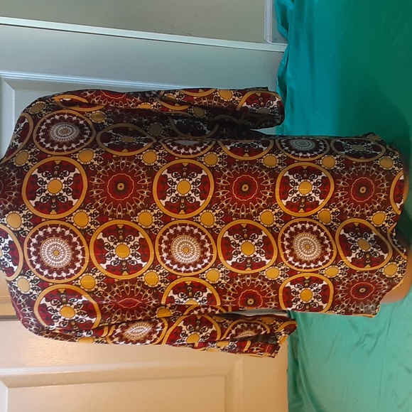 C.B COLLECTION,  RED,GOLD & WHITE BOHO PRINT TOP, SIZE 1X - Picture 5 of 13